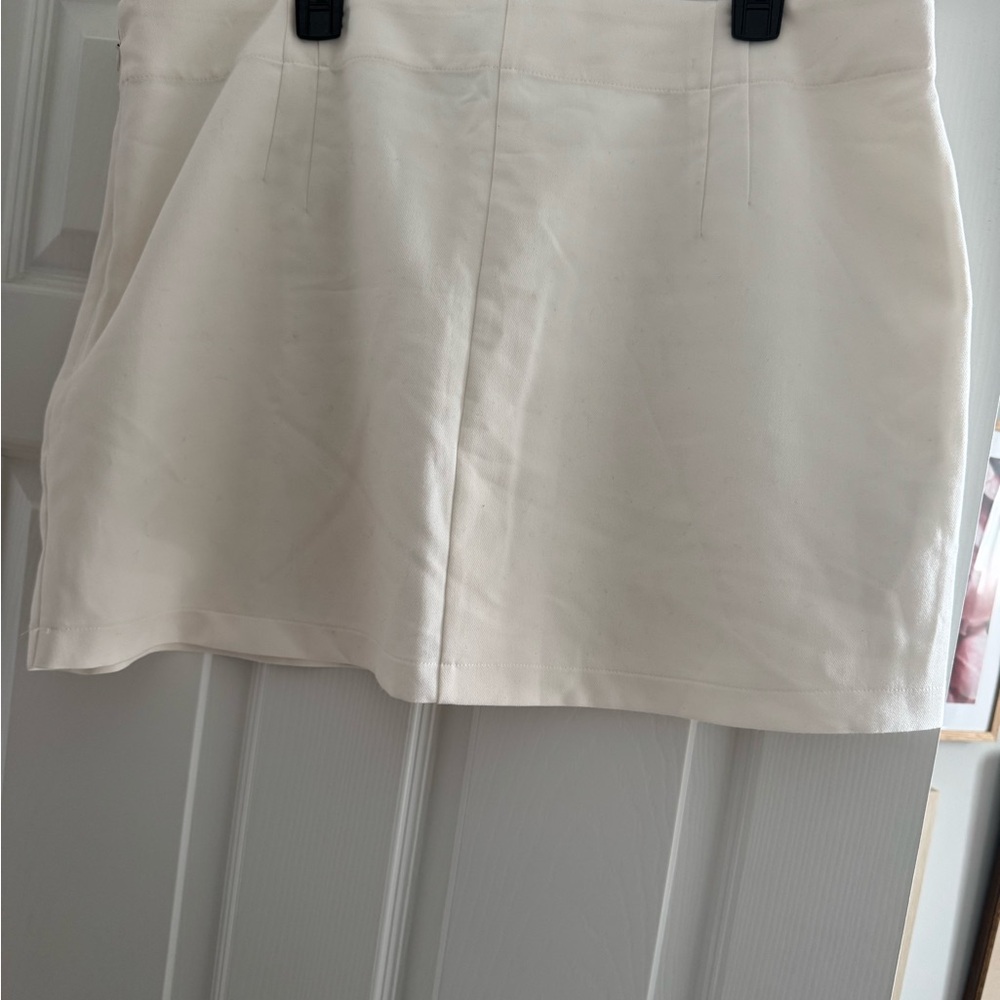 Stylish White Mini Skirt